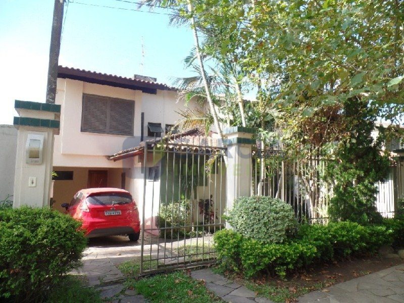 Casa com 220m², 3 dormitórios, 2 vagas no bairro Jardim Itu em Porto Alegre