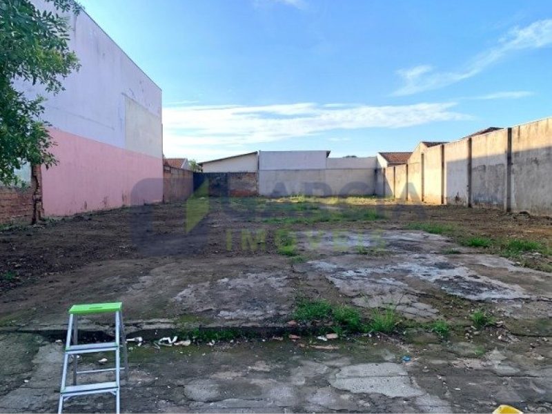 Terreno com 300m² no bairro Sarandi em Porto Alegre