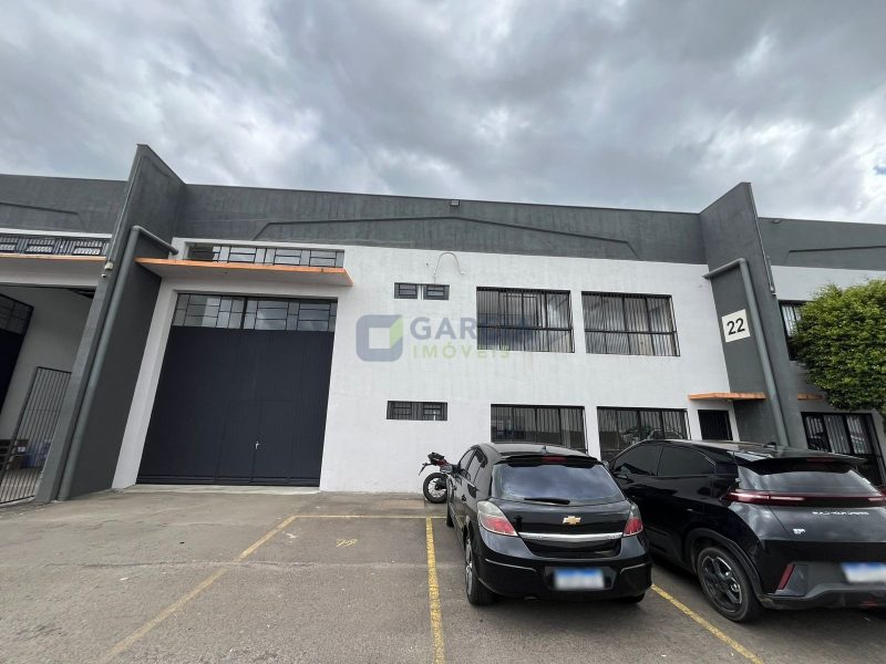 Depósito com 781m², 4 vagas no bairro Sarandi em Porto Alegre
