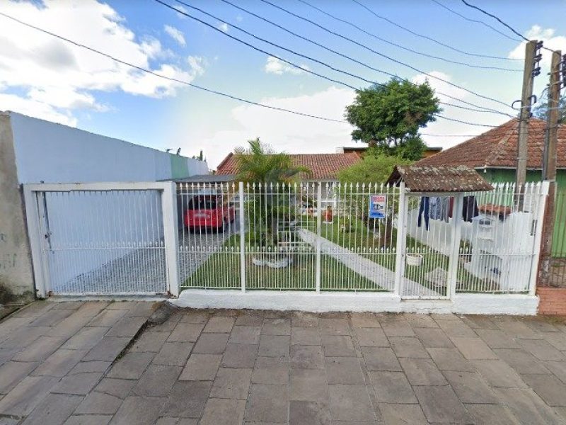 Casa com 300m², 3 dormitórios, 2 vagas no bairro Sarandi em Porto Alegre