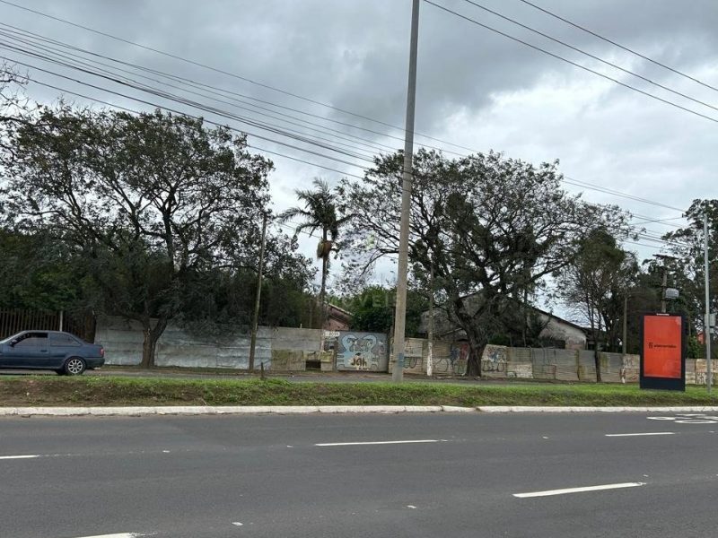 Terreno com 1.981m² no bairro Santa Maria Goretti em Porto Alegre