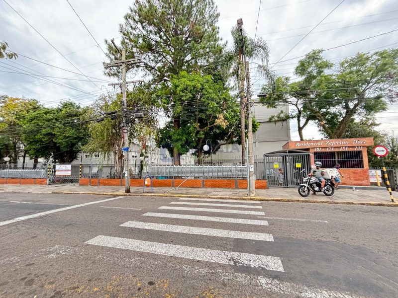 Apartamento com 40m², 1 dormitório, 1 vaga no bairro Sarandi em Porto Alegre