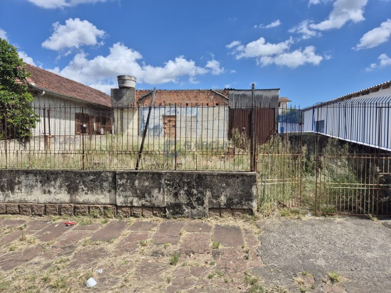 Terreno com 300m² no bairro Sarandi em Porto Alegre