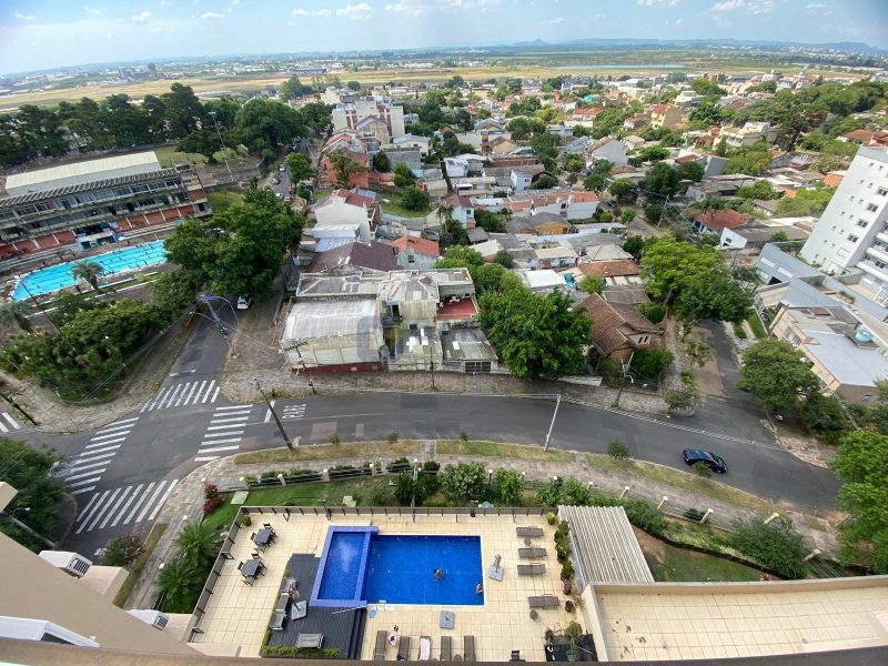 Apartamento com 81m², 2 dormitórios, 1 suíte, 2 vagas no bairro Cristo Redentor em Porto Alegre