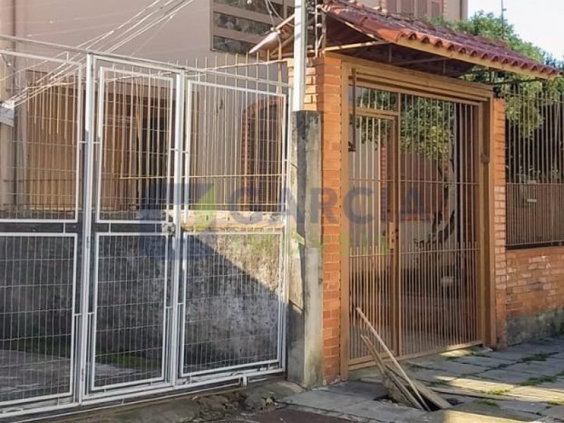 Casa com 250m², 4 dormitórios, 1 vaga no bairro Sarandi em Porto Alegre