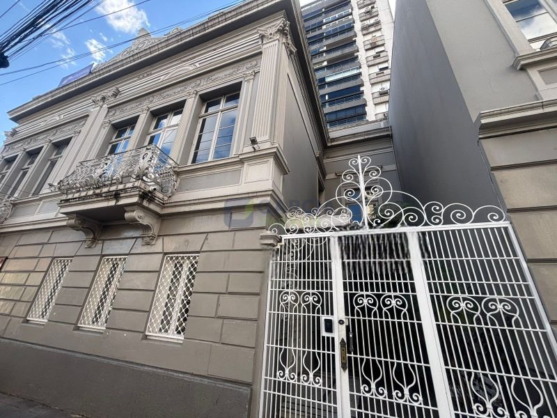 Apartamento com 78m², 2 dormitórios, 1 vaga no bairro Independência em Porto Alegre