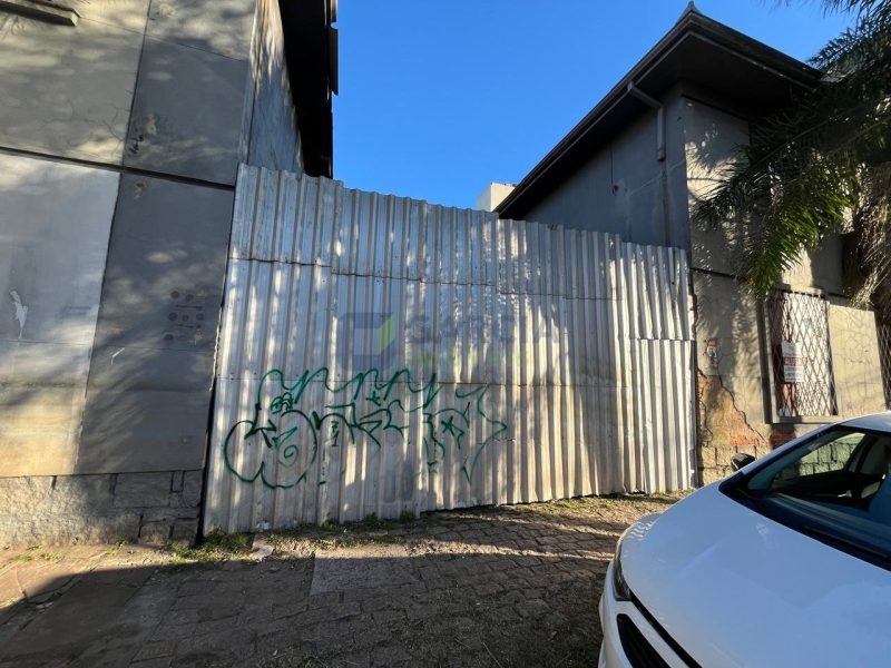 Terreno com 1.900m² no bairro Navegantes em Porto Alegre