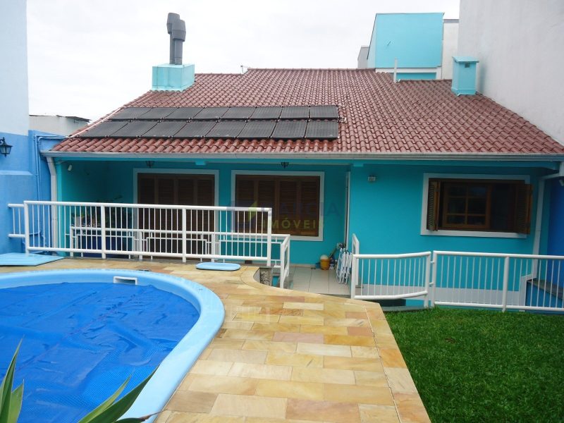 Casa com 365m², 4 dormitórios, 2 suítes, 4 vagas no bairro São Sebastião em Porto Alegre