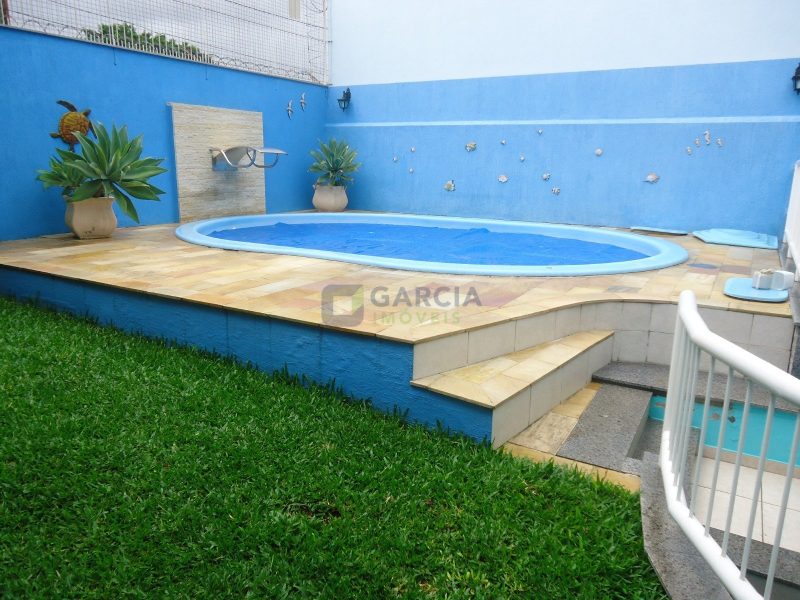 Casa com 365m², 4 dormitórios, 2 suítes, 4 vagas no bairro São Sebastião em Porto Alegre
