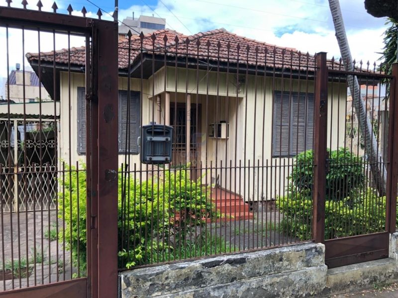 Terreno com 304m² no bairro Passo da Areia em Porto Alegre