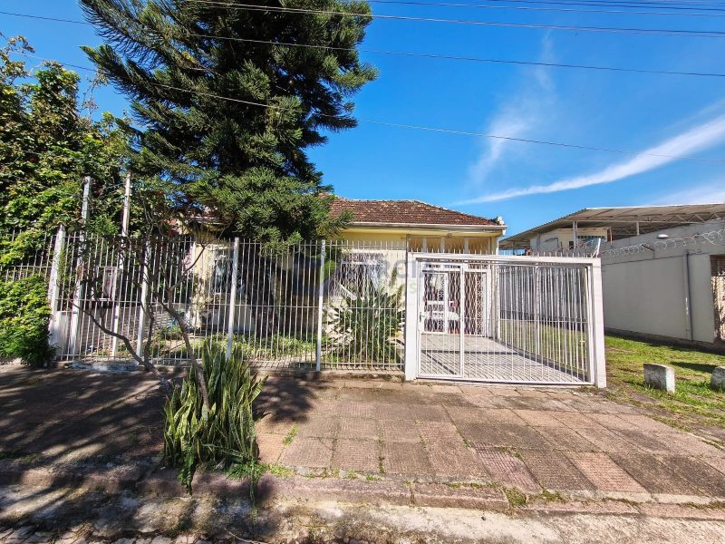 Casa com 109m², 3 dormitórios, 2 vagas no bairro Parque Minuano em Porto Alegre