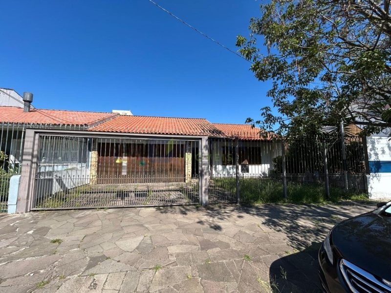 Casa com 199m², 3 dormitórios, 1 suíte, 2 vagas no bairro Jardim Planalto em Porto Alegre