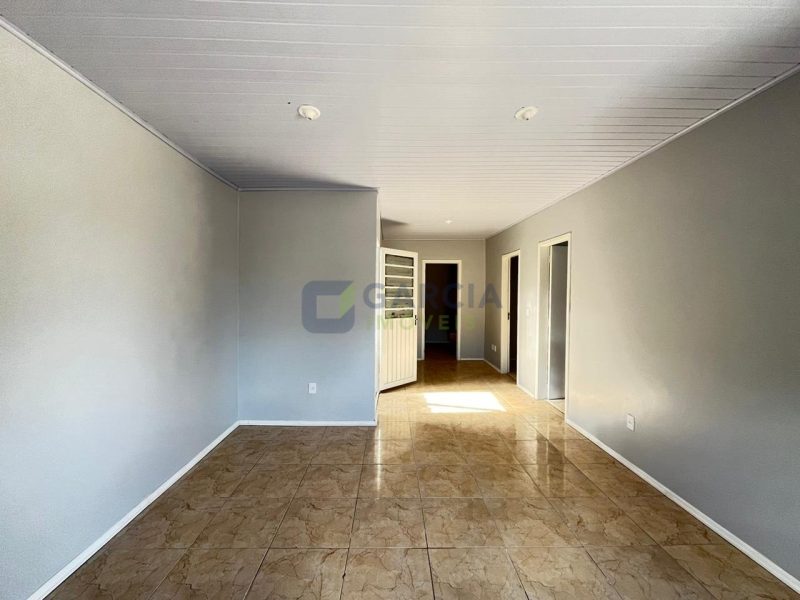 Casa com 100m², 2 dormitórios, 2 vagas no bairro Sarandi em Porto Alegre
