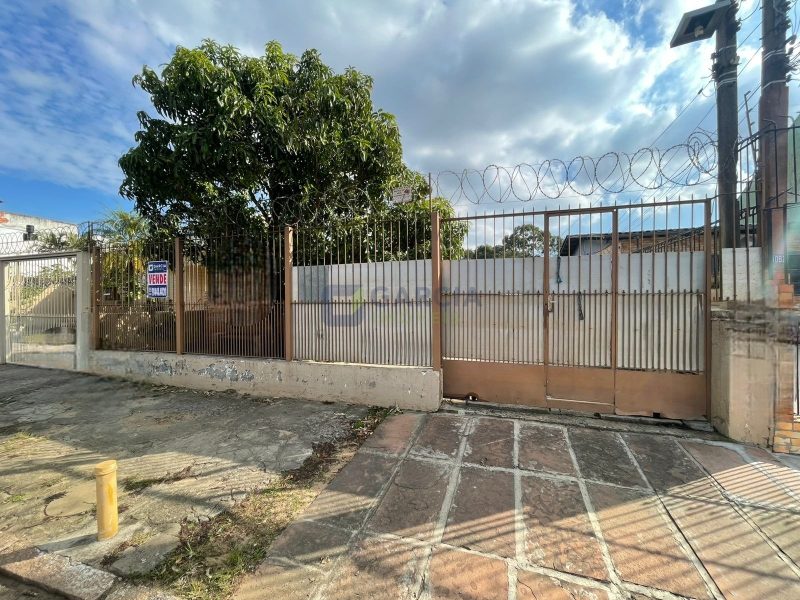 Casa com 270m², 2 dormitórios, 1 suíte, 3 vagas no bairro Sarandi em Porto Alegre