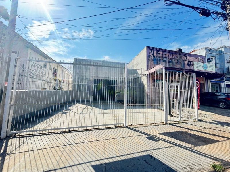 Loja com 350m² no bairro Medianeira em Porto Alegre
