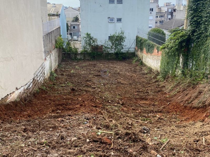 Terreno com 339m² no bairro Vila Ipiranga em Porto Alegre