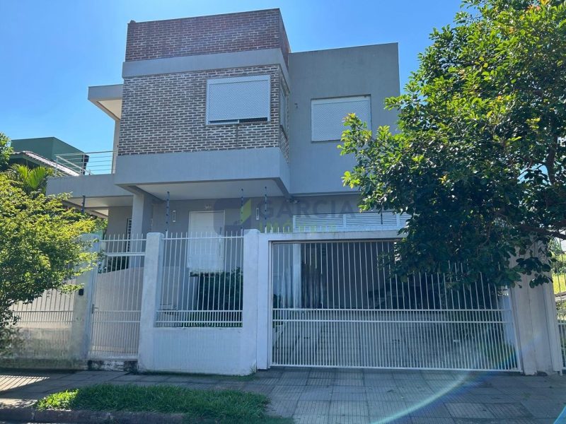 Casa com 301m², 3 dormitórios, 1 suíte, 2 vagas no bairro Alto Petrópolis em Porto Alegre