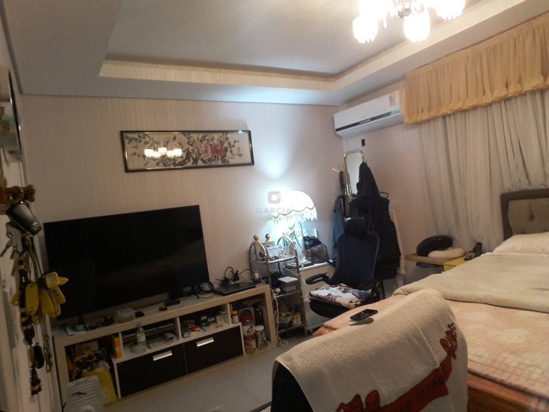 Casa com 310m², 3 dormitórios, 1 suíte, 2 vagas no bairro Jardim Itu Sabará em Porto Alegre