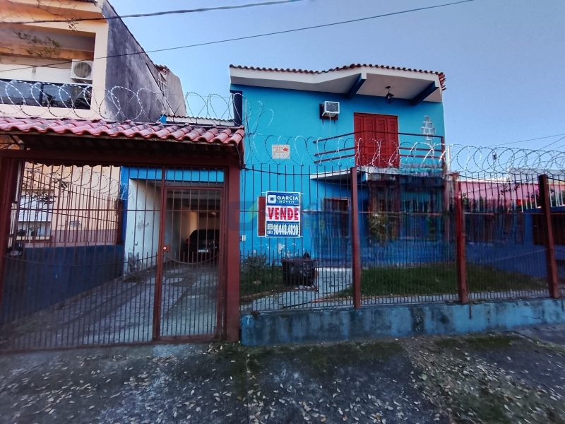 Casa com 270m², 6 dormitórios, 1 suíte, 3 vagas no bairro Sarandi em Porto Alegre