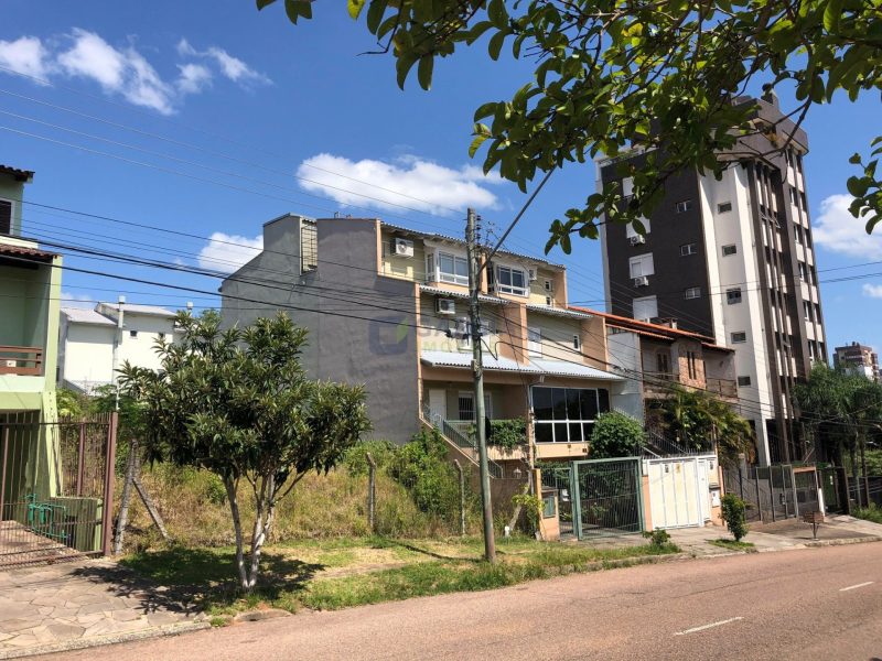 Terreno com 300m² no bairro Jardim Itu em Porto Alegre