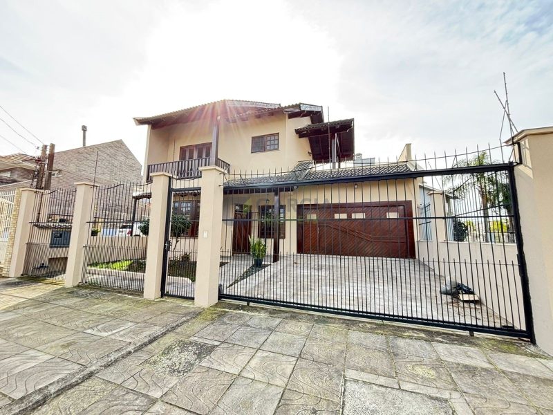 Casa com 170m², 2 dormitórios, 1 suíte, 2 vagas no bairro Sarandi em Porto Alegre