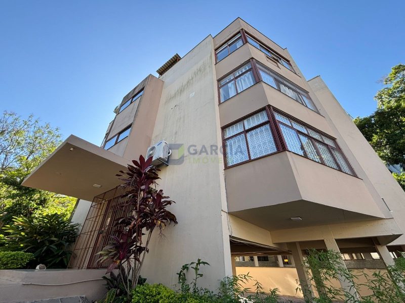 Apartamento com 78m², 3 dormitórios, 1 vaga no bairro Chácara das Pedras em Porto Alegre