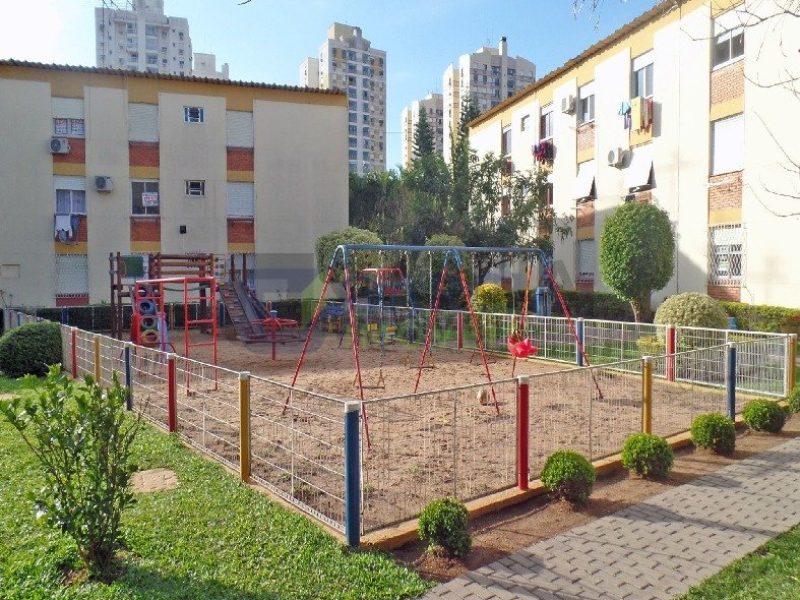 Apartamento com 51m², 2 dormitórios, 1 vaga no bairro Passo da Areia em Porto Alegre