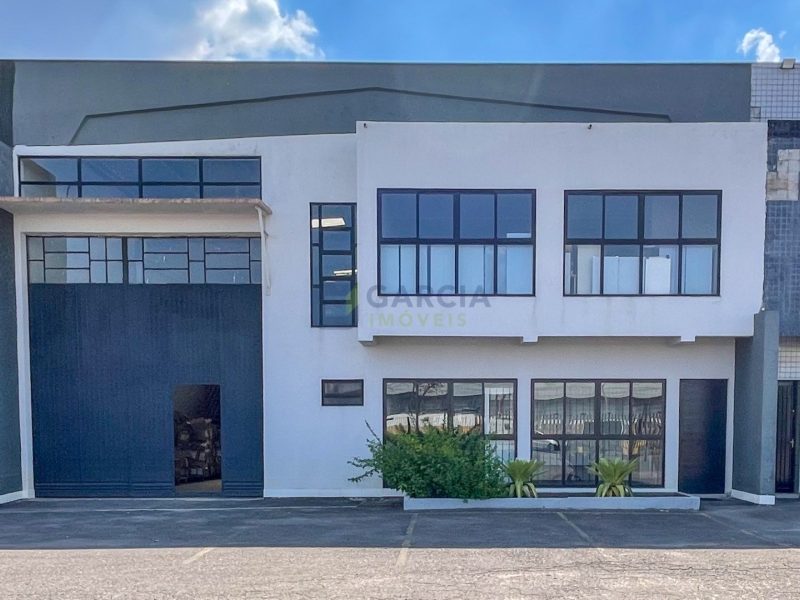 Depósito com 750m² no bairro Sarandi em Porto Alegre