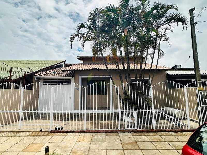 Casa com 200m², 5 dormitórios, 1 suíte, 4 vagas no bairro Sarandi em Porto Alegre