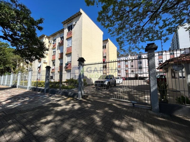 Apartamento com 51m², 2 dormitórios, 1 vaga no bairro São Sebastião em Porto Alegre