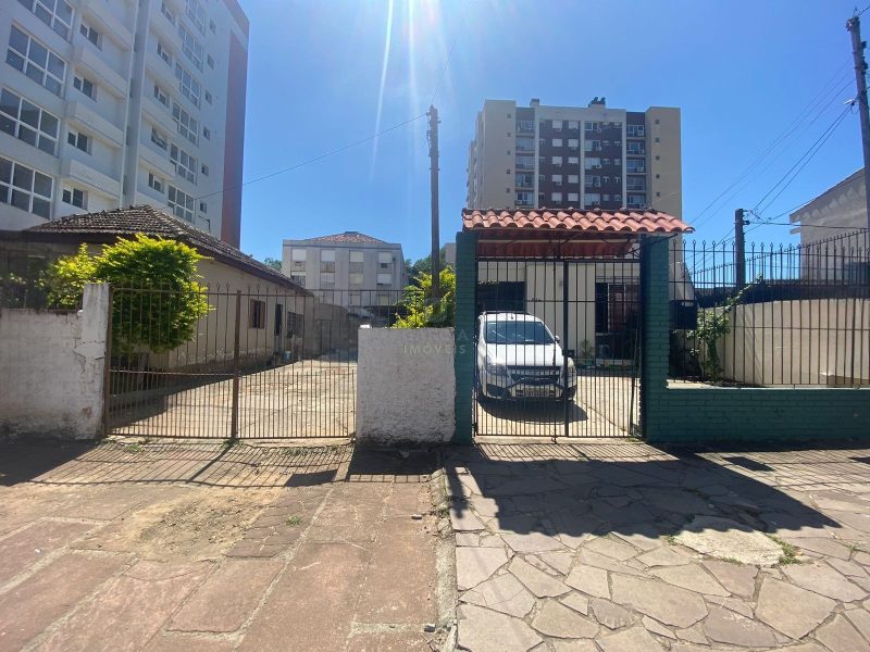 Terreno com 730m² no bairro Cristo Redentor em Porto Alegre