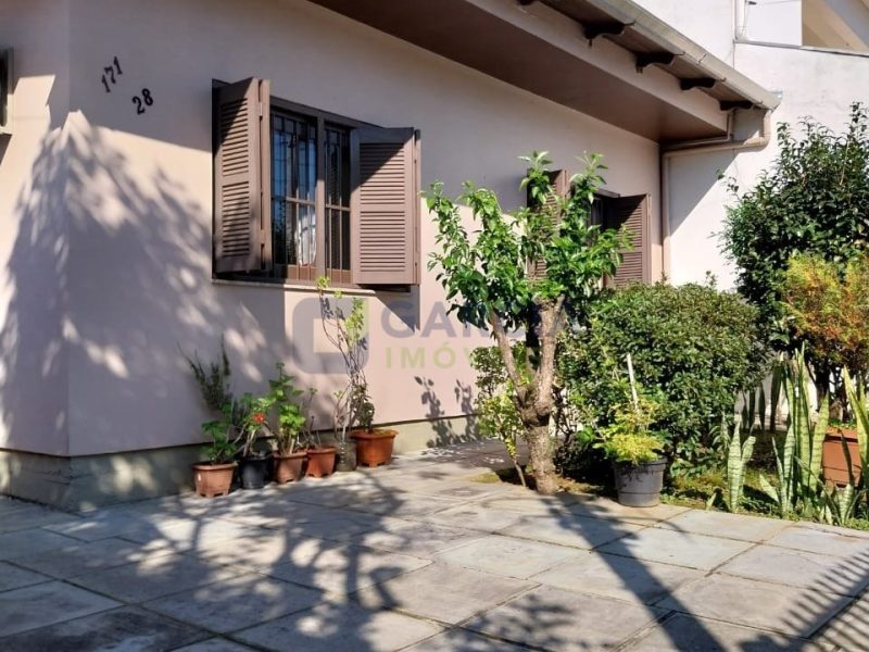 Casa com 201m², 4 dormitórios, 4 vagas no bairro Santa Rosa de Lima em Porto Alegre