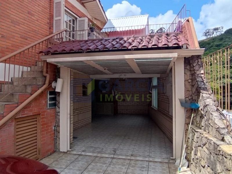 Casa com 164m², 3 dormitórios, 1 suíte, 3 vagas no bairro Cascata em Porto Alegre