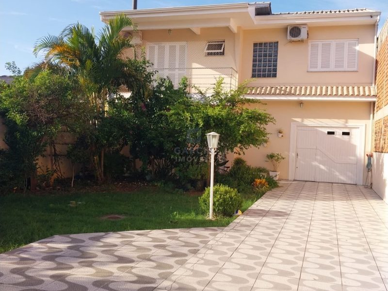 Casa com 170m², 4 dormitórios, 1 suíte, 2 vagas no bairro Sarandi em Porto Alegre