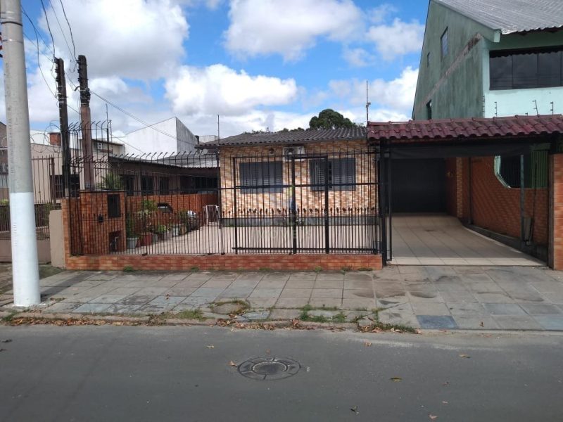 Casa com 170m², 3 dormitórios, 3 vagas no bairro Sarandi em Porto Alegre