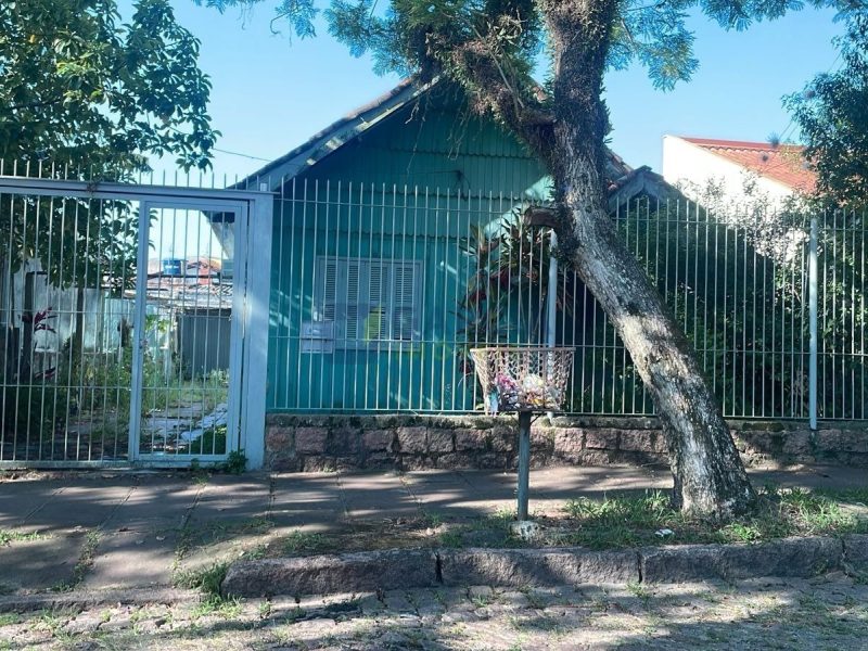 Terreno com 330m² no bairro Jardim Itu em Porto Alegre