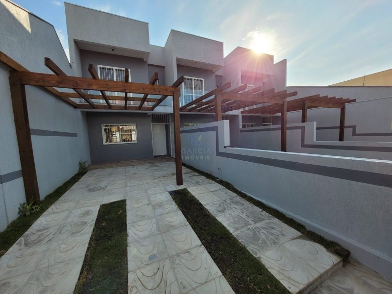 Casa com 187m², 3 dormitórios, 1 suíte, 2 vagas no bairro Sarandi em Porto Alegre