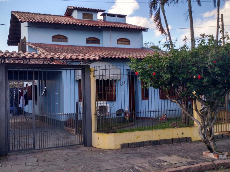 Casa com 205m², 3 dormitórios, 1 suíte, 3 vagas no bairro Sarandi em Porto Alegre