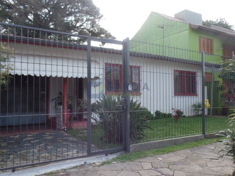 Casa com 110m², 3 dormitórios, 1 vaga no bairro Sarandi em Porto Alegre
