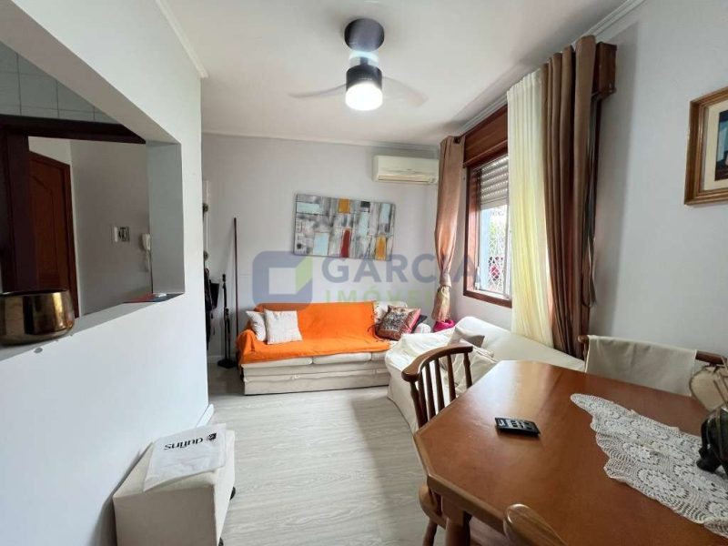Apartamento com 51m², 2 dormitórios no bairro São Sebastião em Porto Alegre
