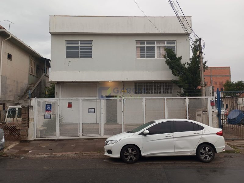 Depósito com 457m², 3 vagas no bairro Humaitá em Porto Alegre