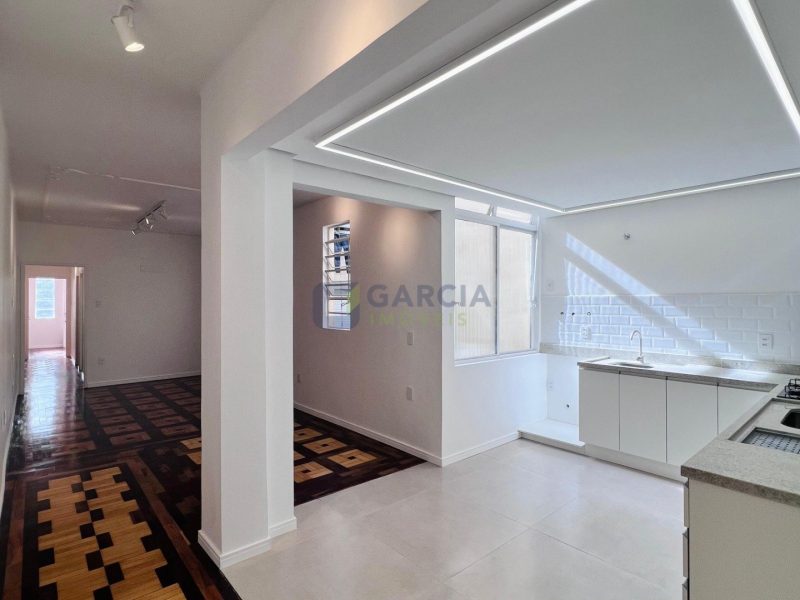 Apartamento com 81m², 2 dormitórios no bairro Centro em Porto Alegre