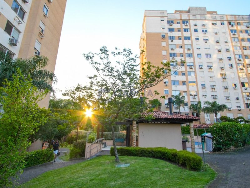 Apartamento com 52m², 2 dormitórios, 1 vaga no bairro Jardim Carvalho em Porto Alegre