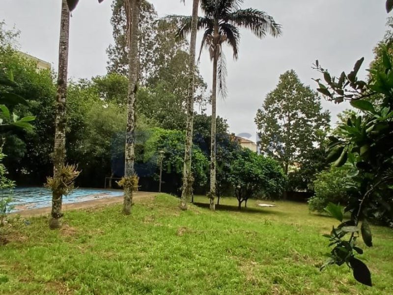 Terreno com 2.145m², 9 vagas no bairro Mário Quintana em Porto Alegre