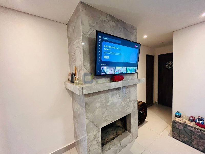 Casa com 80m², 2 dormitórios, 1 suíte, 2 vagas no bairro Santa Rosa de Lima em Porto Alegre