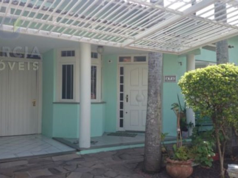 Casa com 110m², 3 dormitórios, 1 suíte, 3 vagas no bairro Sarandi em Porto Alegre