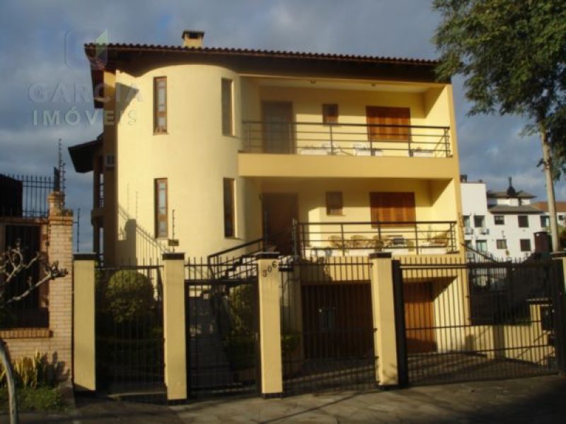 Casa com 390m², 4 dormitórios, 4 suítes, 6 vagas no bairro Jardim Planalto em Porto Alegre