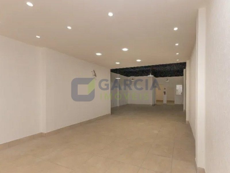 Prédio com 300m², 2 vagas no bairro Navegantes em Porto Alegre