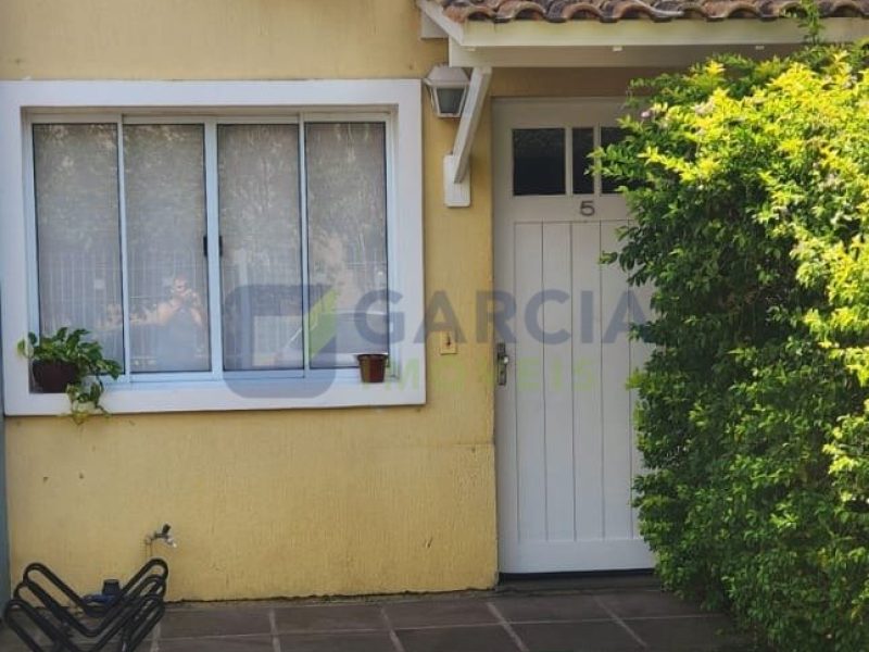 Casa com 66m², 2 dormitórios, 1 vaga no bairro Sarandi em Porto Alegre