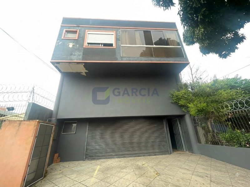 Depósito com 305m² no bairro Santa Maria Goretti em Porto Alegre